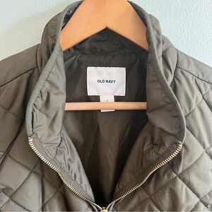 Old Navy Quilted Vest in Olive